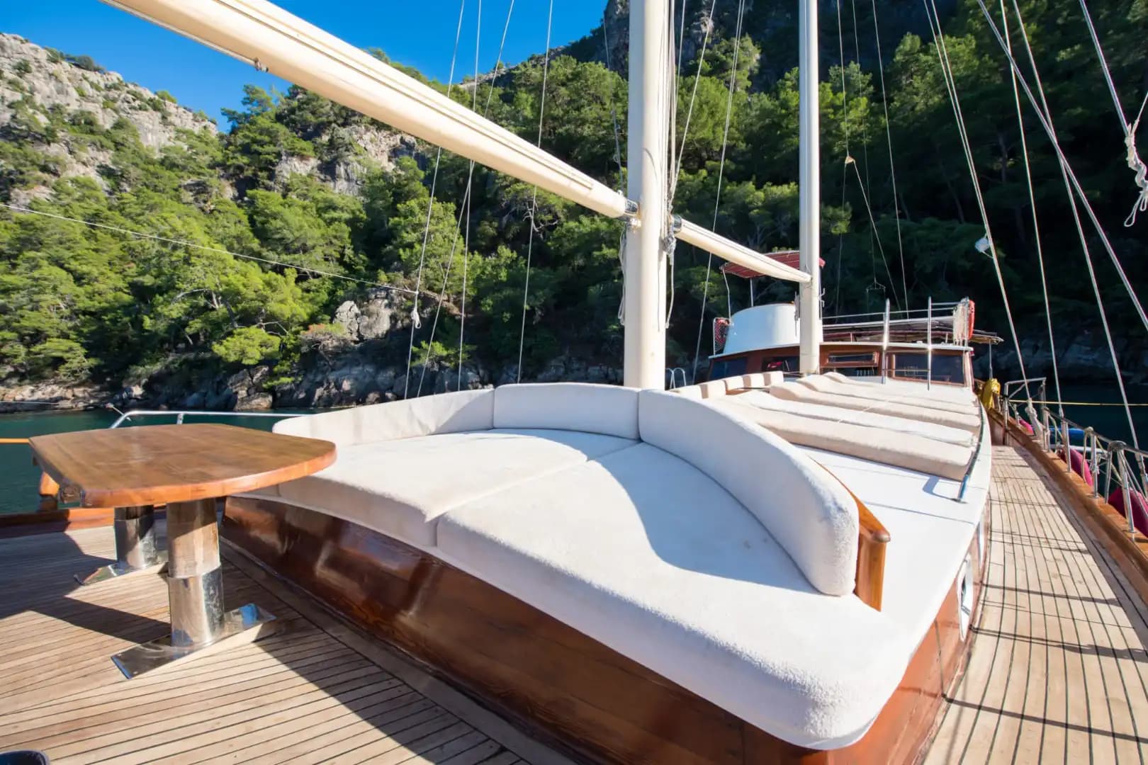 A Special Route in Fethiye's Blues: Komfortabel and Geräumig Gulet 48