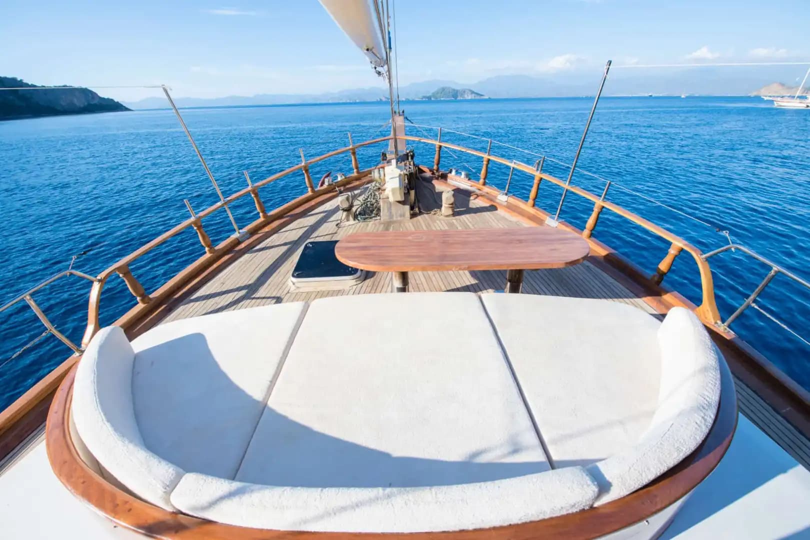 A Special Route in Fethiye's Blues: Komfortabel and Geräumig Gulet 25
