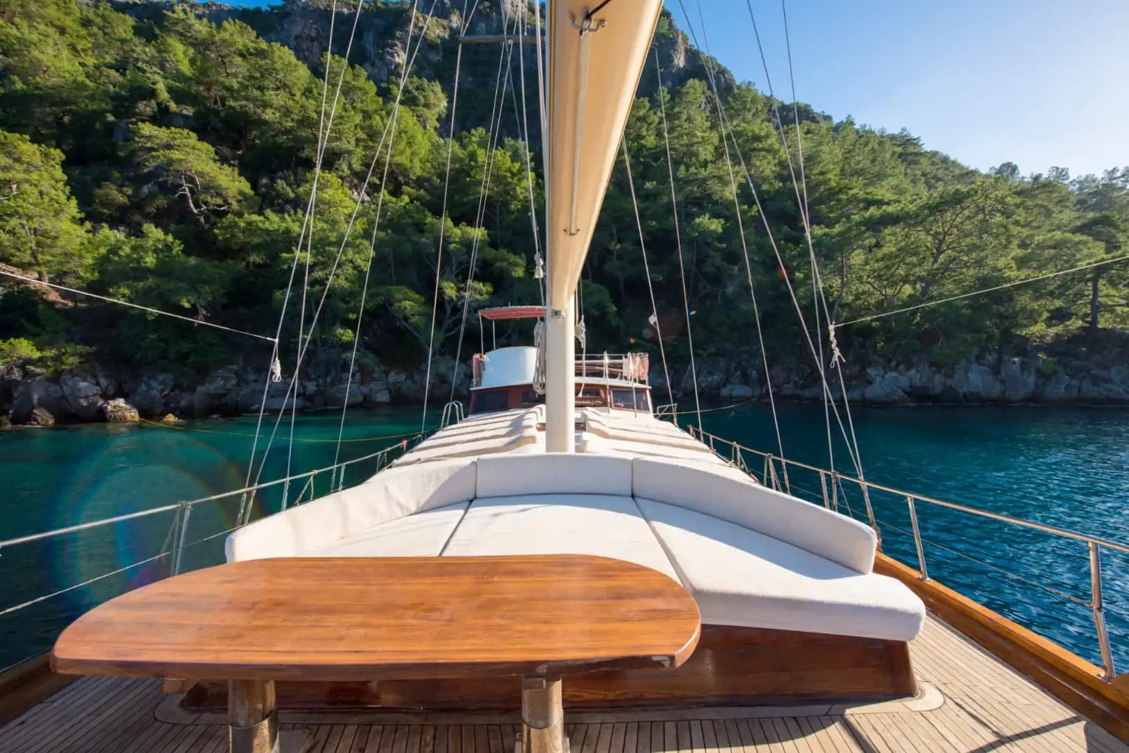 A Special Route in Fethiye's Blues: Komfortabel and Geräumig Gulet 49