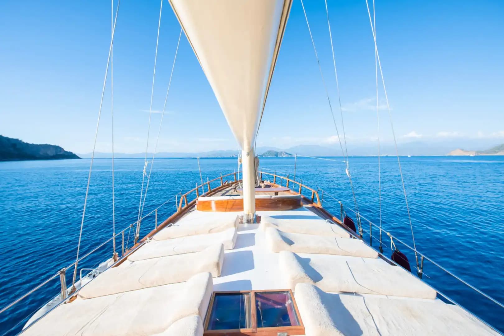 A Special Route in Fethiye's Blues: Komfortabel and Geräumig Gulet 20