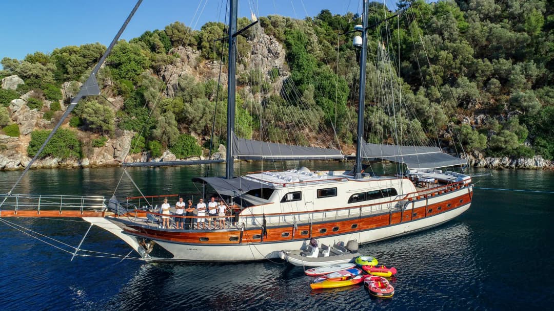 Marmaris'te Lüks 32 Metrelik Gulet Kiralama | 14 Kişilik Mavi Yolculuk
