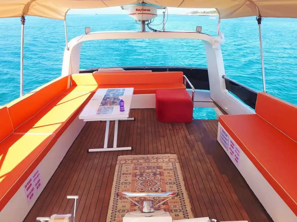 Luxe en Comfort in Side – Motorjacht met 6-Persoon Accommodatie 4
