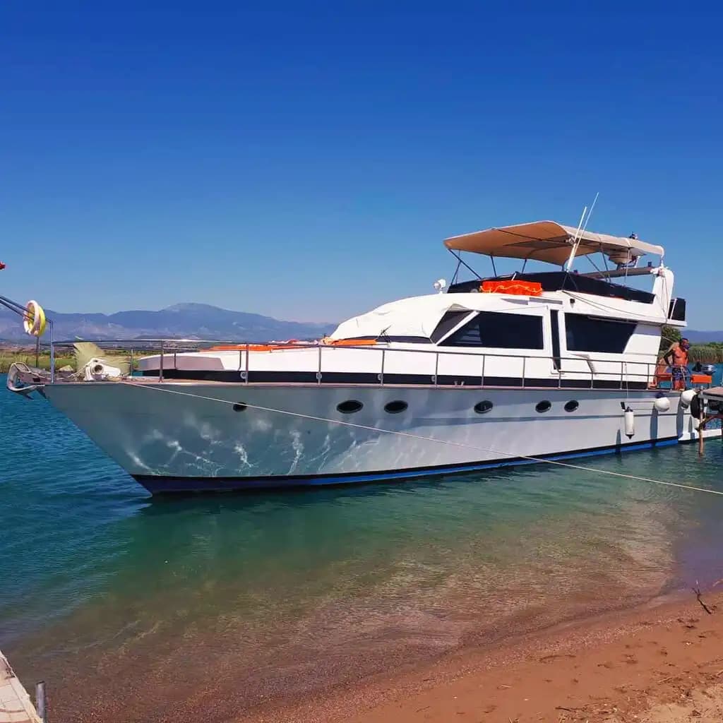 Luxe en Comfort in Side – Motorjacht met 6-Persoon Accommodatie - Feest op de boot