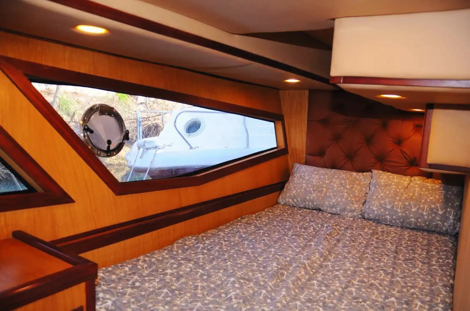 Stylish and Modern Motor Yacht for Graduation Parties and Special Occasions in Side 10