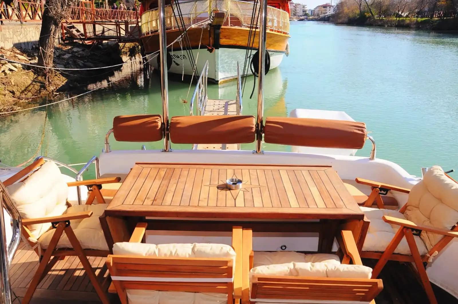 Stylish and Modern Motor Yacht for Graduation Parties and Special Occasions in Side 4
