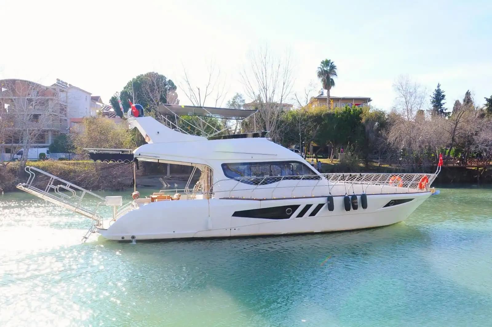 Stylish and Modern Motor Yacht for Graduation Parties and Special Occasions in Side 3