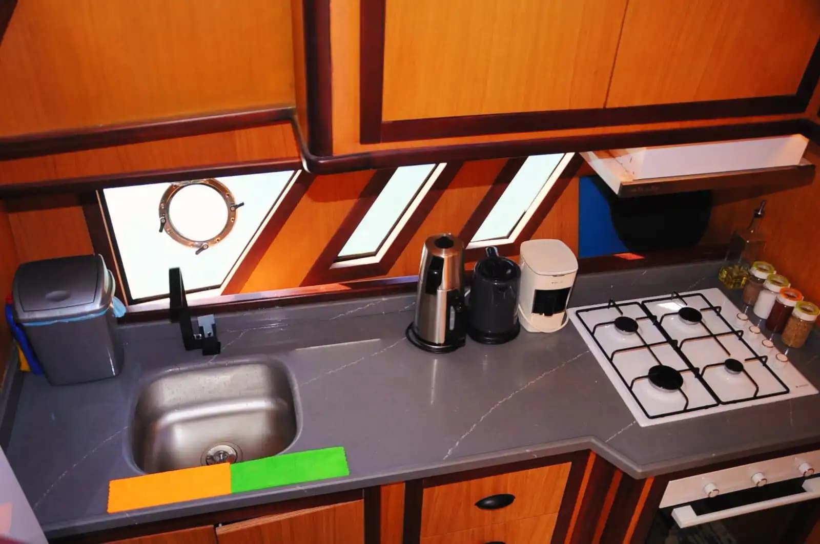 Stylish and Modern Motor Yacht for Graduation Parties and Special Occasions in Side 6
