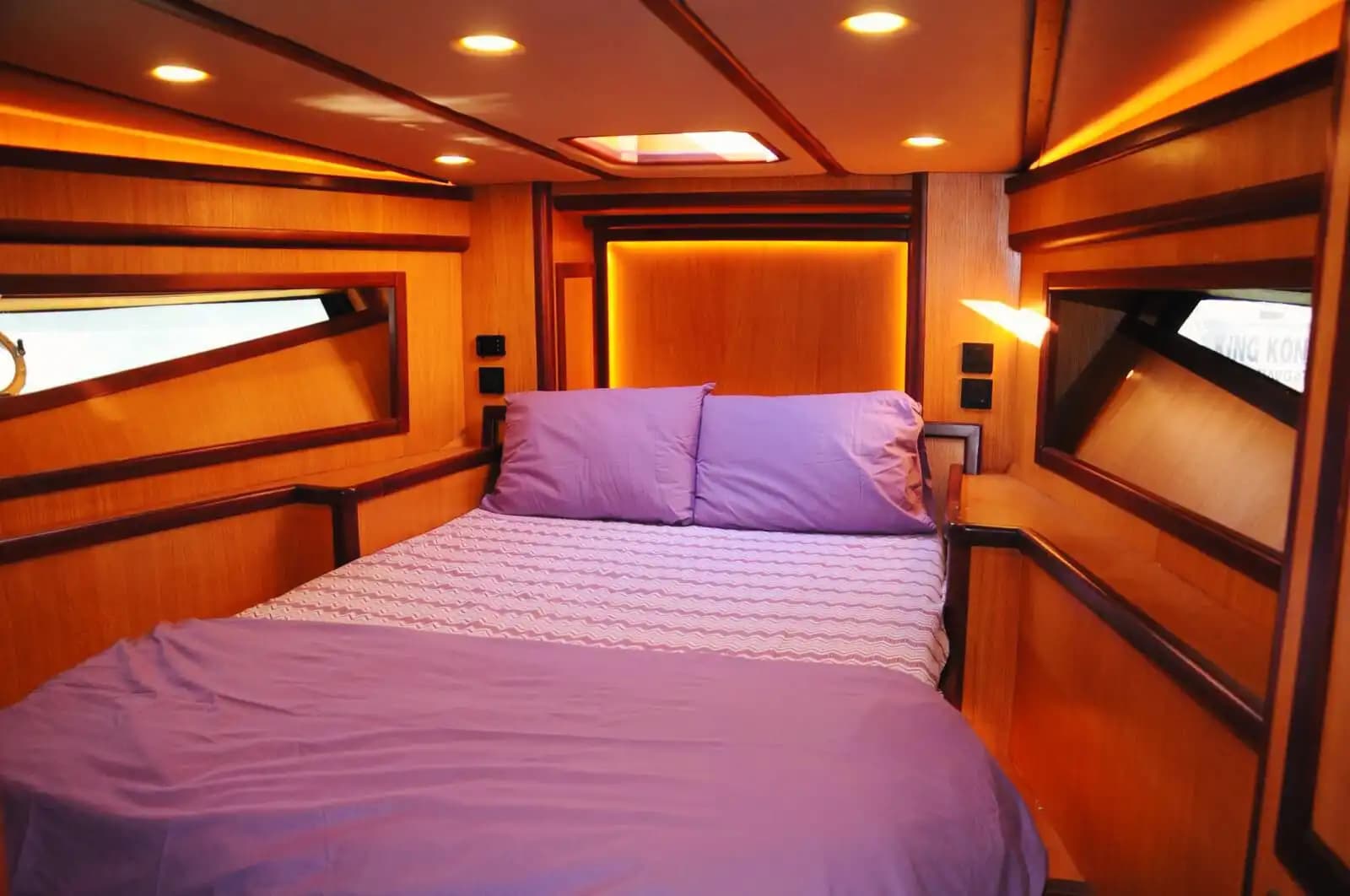 Stylish and Modern Motor Yacht for Graduation Parties and Special Occasions in Side 7