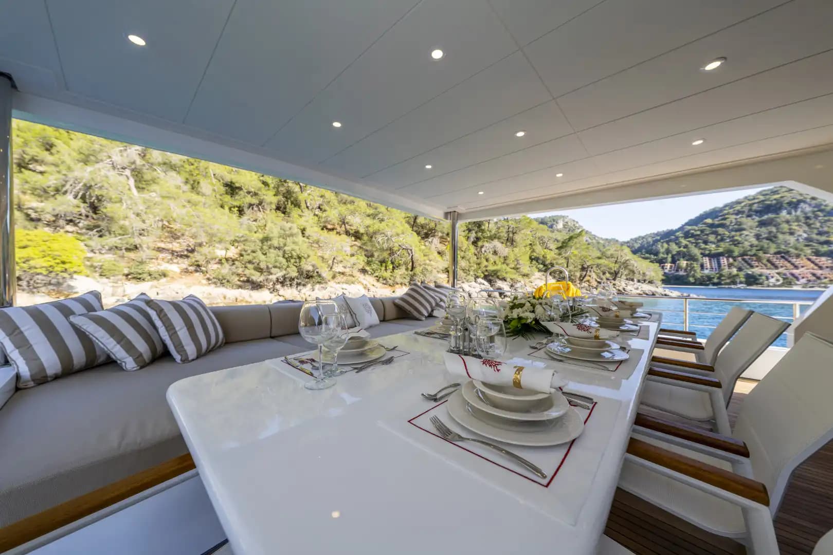 Nuevo 2025 Luxury Trawler: Upper cubierta Master & Accessible Swim Platform 33