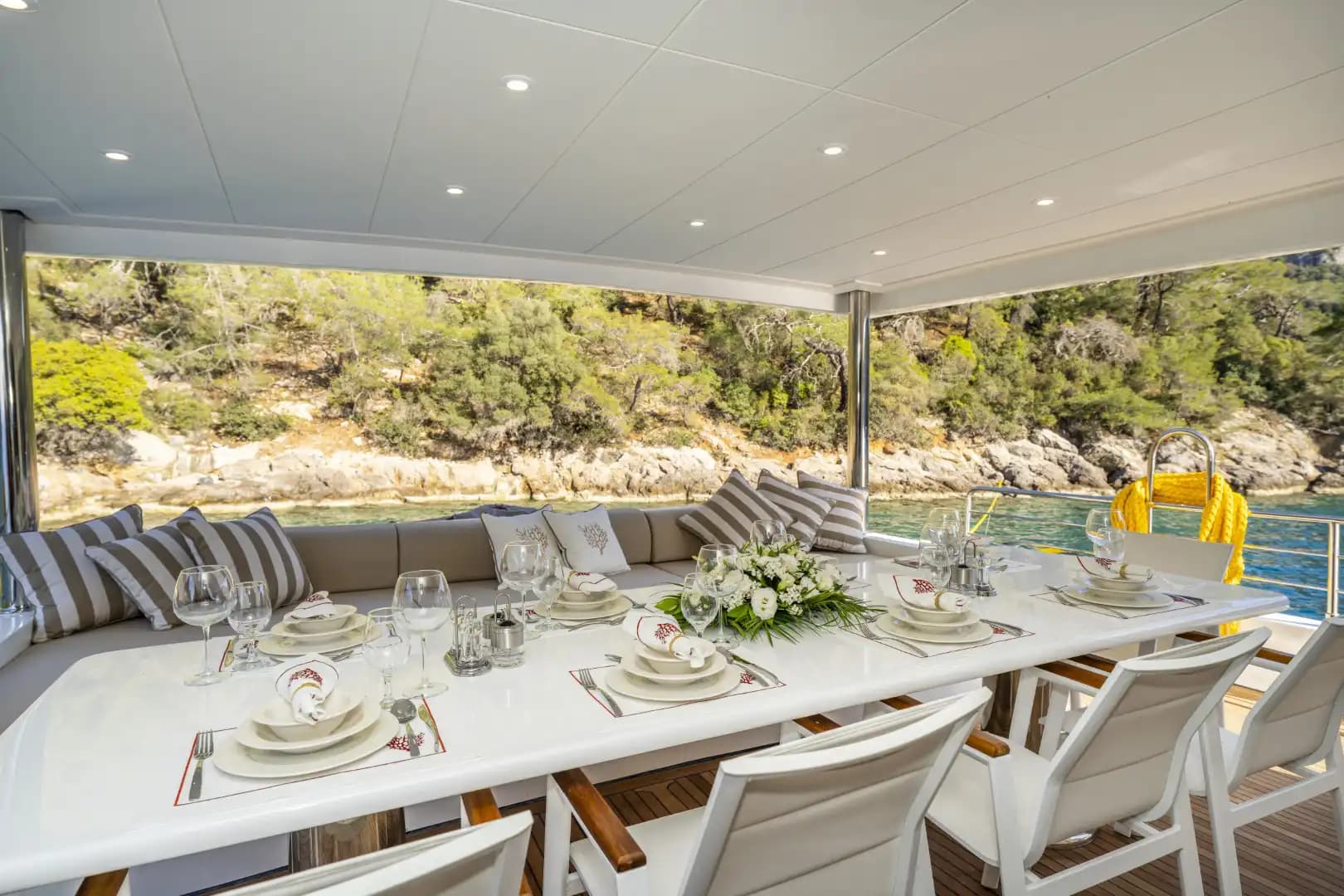 Nuevo 2025 Luxury Trawler: Upper cubierta Master & Accessible Swim Platform 46