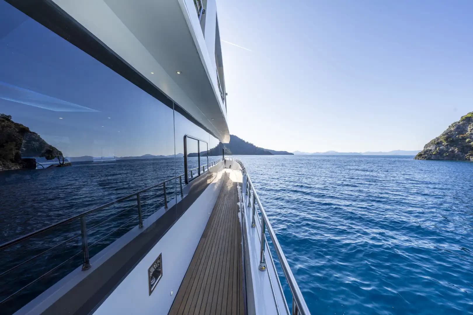 Nuevo 2025 Luxury Trawler: Upper cubierta Master & Accessible Swim Platform 21