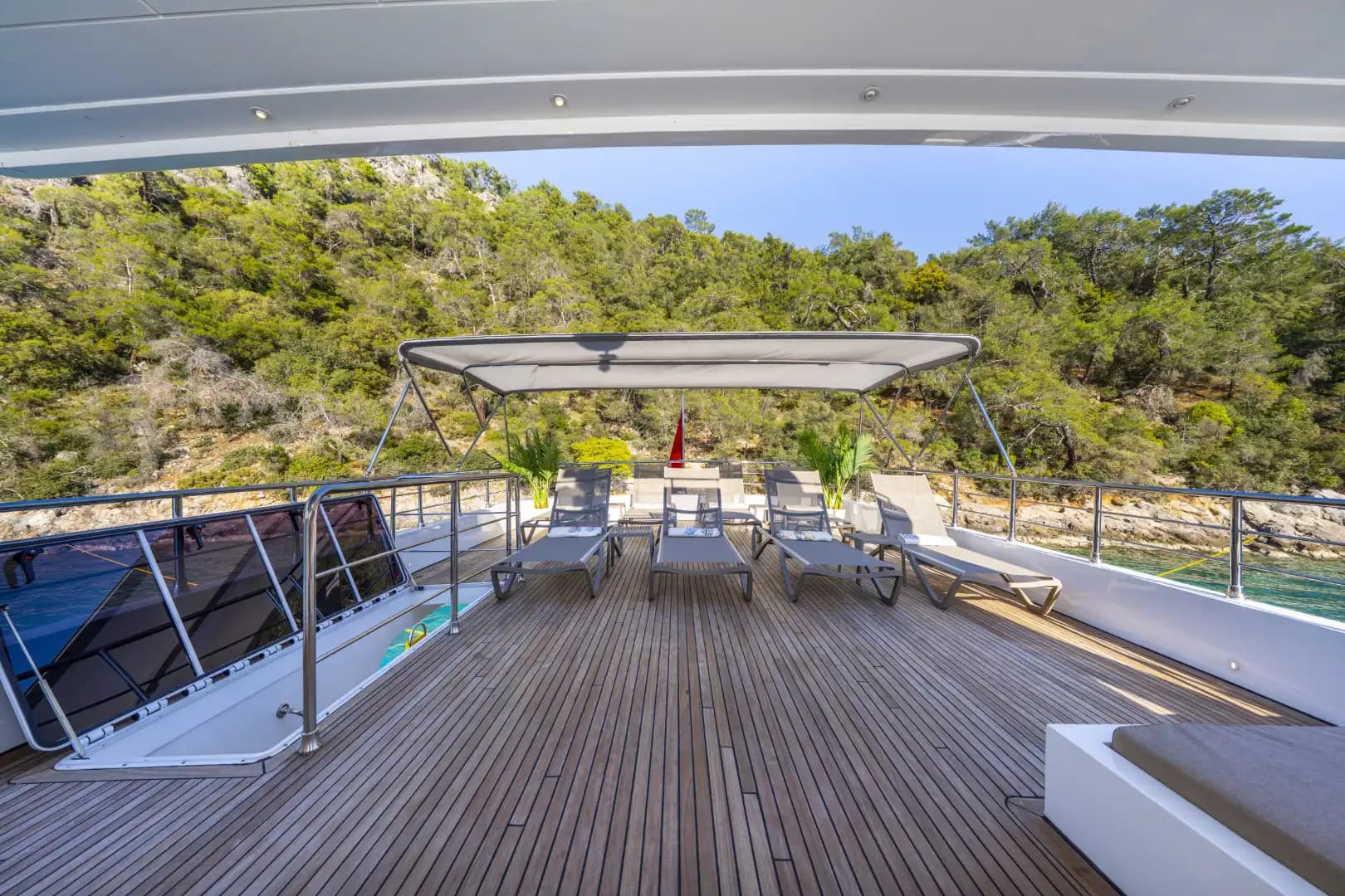 Nuevo 2025 Luxury Trawler: Upper cubierta Master & Accessible Swim Platform 57