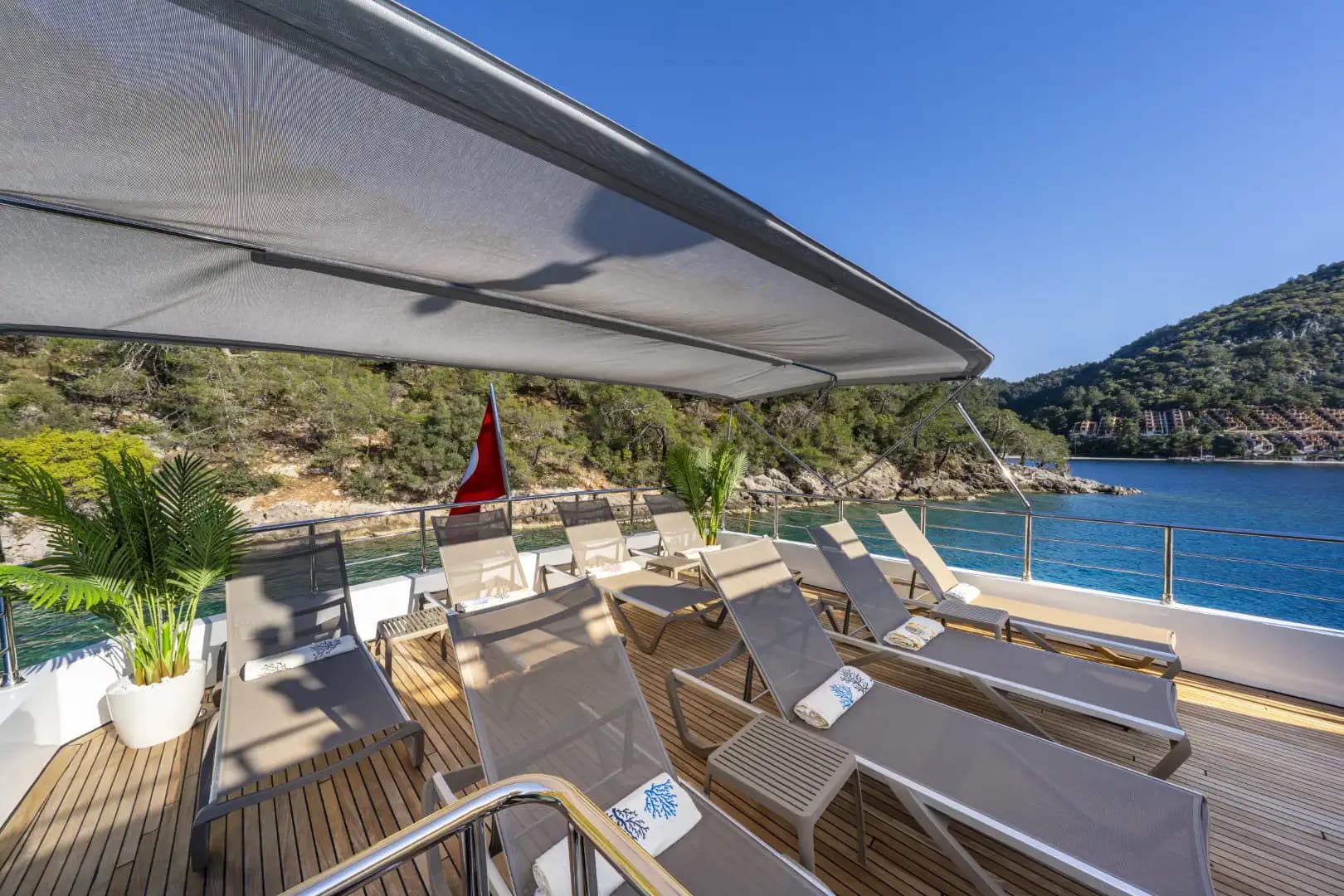 Nuevo 2025 Luxury Trawler: Upper cubierta Master & Accessible Swim Platform 55