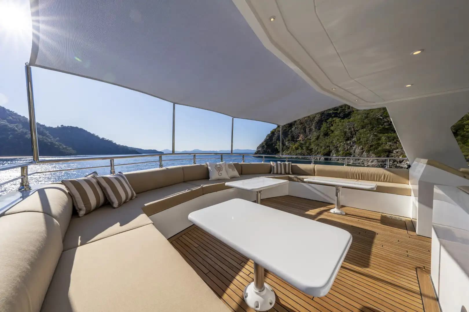 Nuevo 2025 Luxury Trawler: Upper cubierta Master & Accessible Swim Platform 36