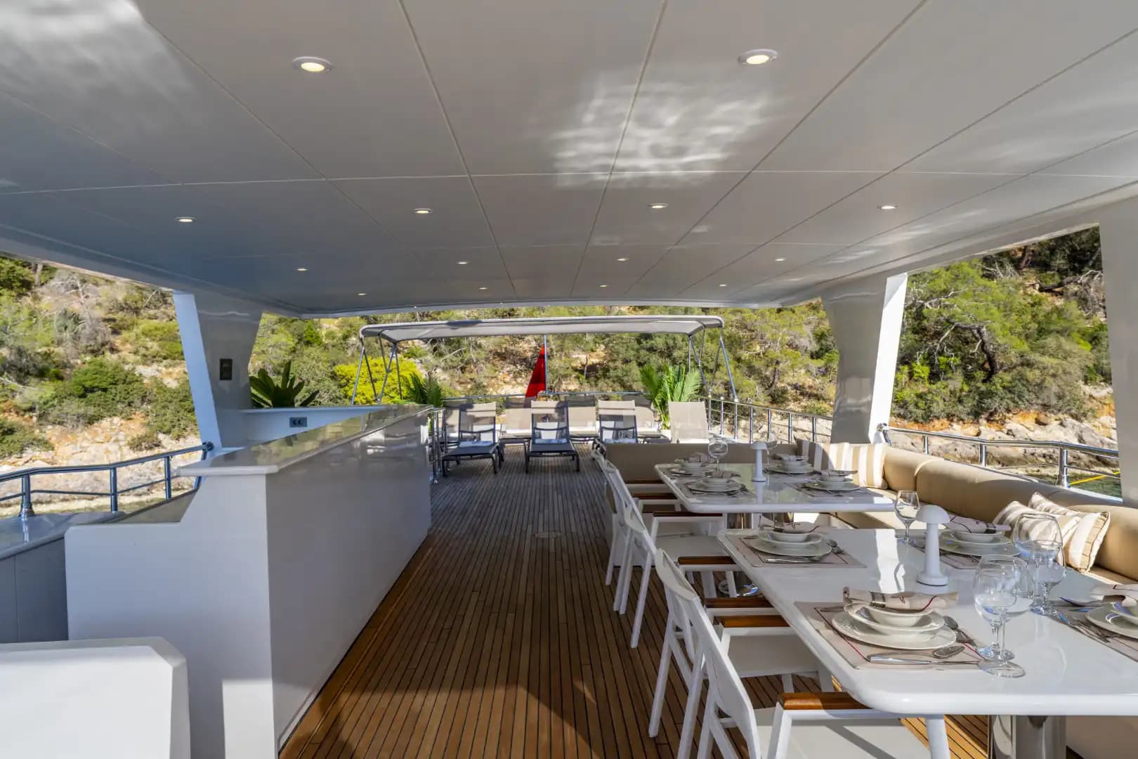 Nuevo 2025 Luxury Trawler: Upper cubierta Master & Accessible Swim Platform 39