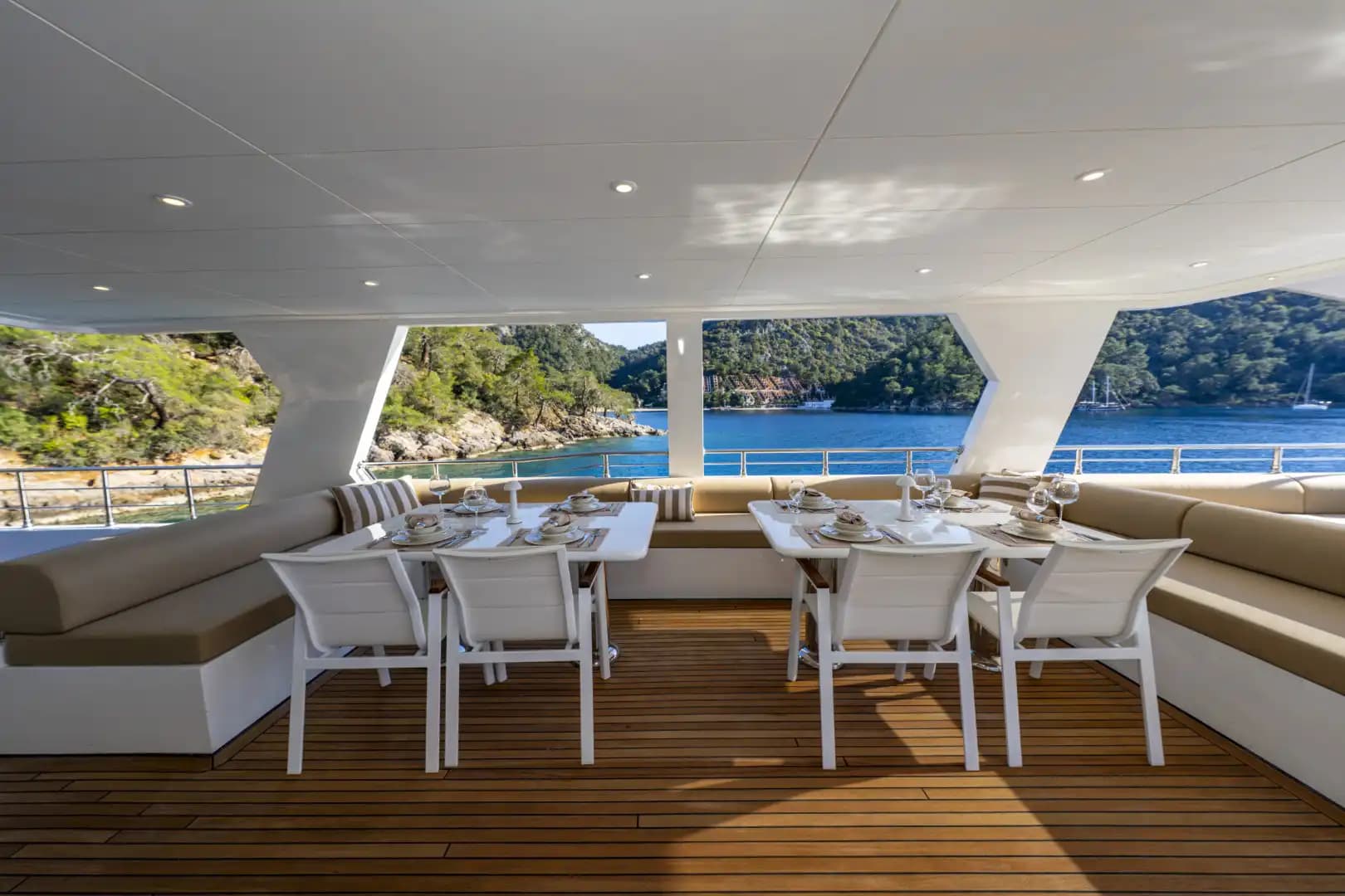 Nuevo 2025 Luxury Trawler: Upper cubierta Master & Accessible Swim Platform 7