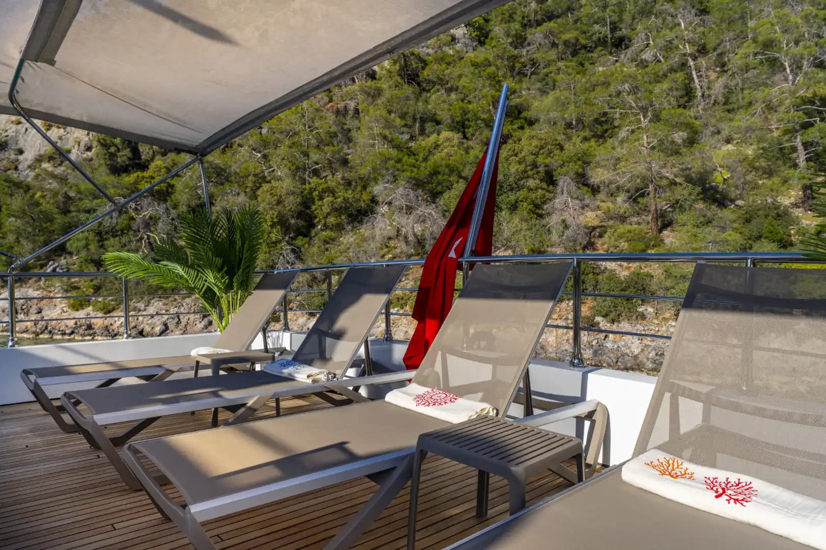 Nuevo 2025 Luxury Trawler: Upper cubierta Master & Accessible Swim Platform 56