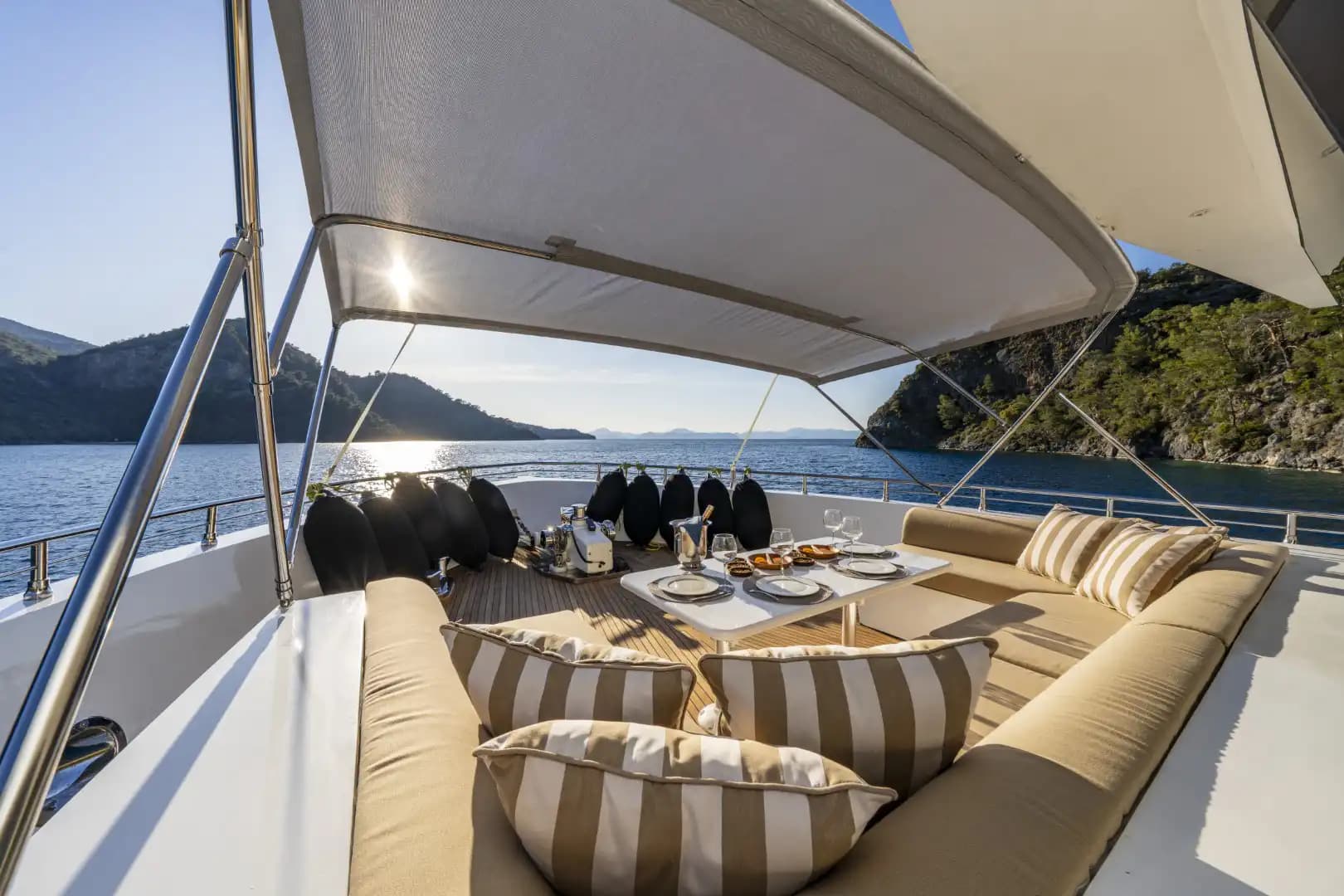 Nuevo 2025 Luxury Trawler: Upper cubierta Master & Accessible Swim Platform 42