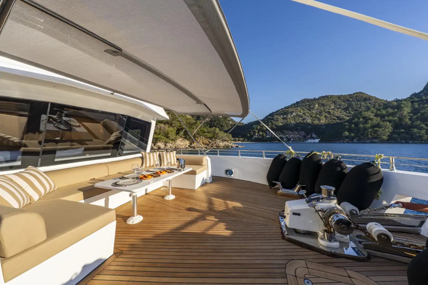 Nuevo 2025 Luxury Trawler: Upper cubierta Master & Accessible Swim Platform 8