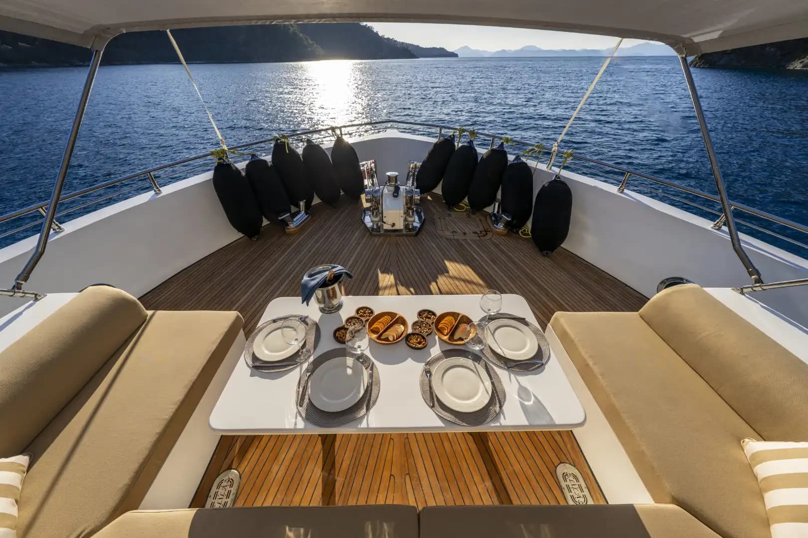 Nuevo 2025 Luxury Trawler: Upper cubierta Master & Accessible Swim Platform 49