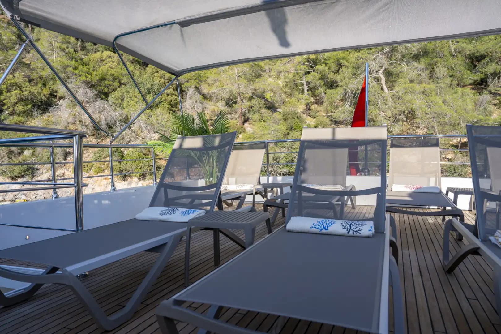Nuevo 2025 Luxury Trawler: Upper cubierta Master & Accessible Swim Platform 52