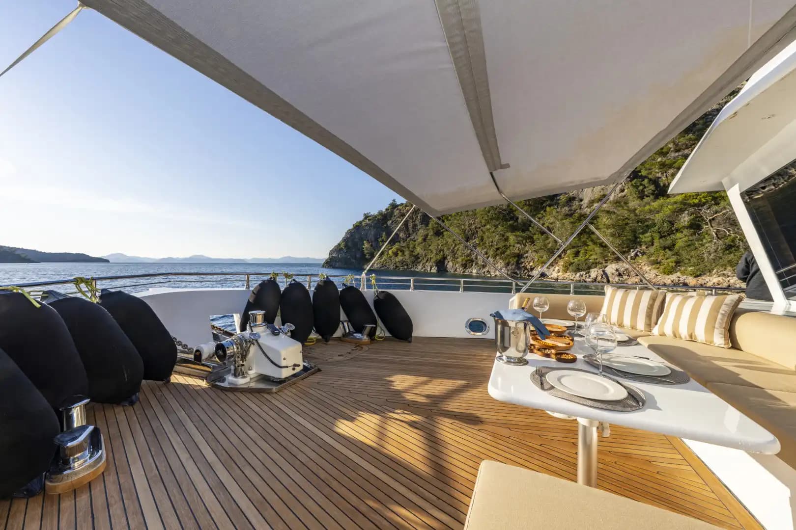 Nuevo 2025 Luxury Trawler: Upper cubierta Master & Accessible Swim Platform 47