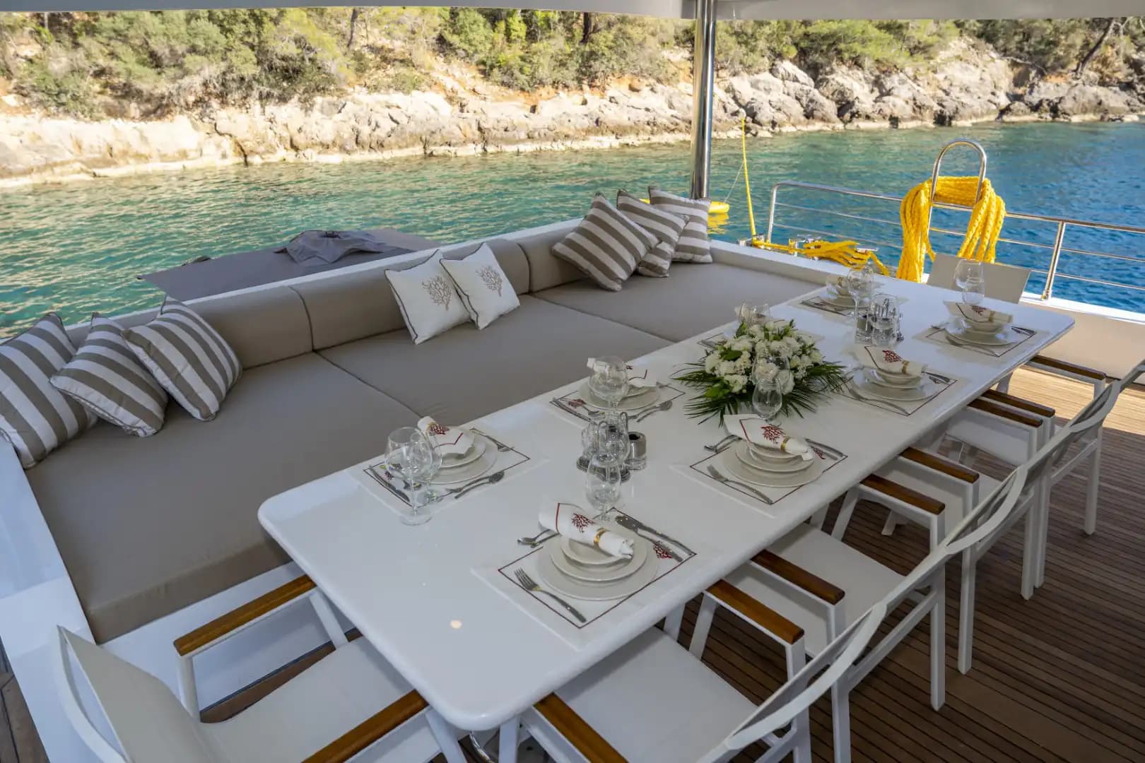Nuevo 2025 Luxury Trawler: Upper cubierta Master & Accessible Swim Platform 48