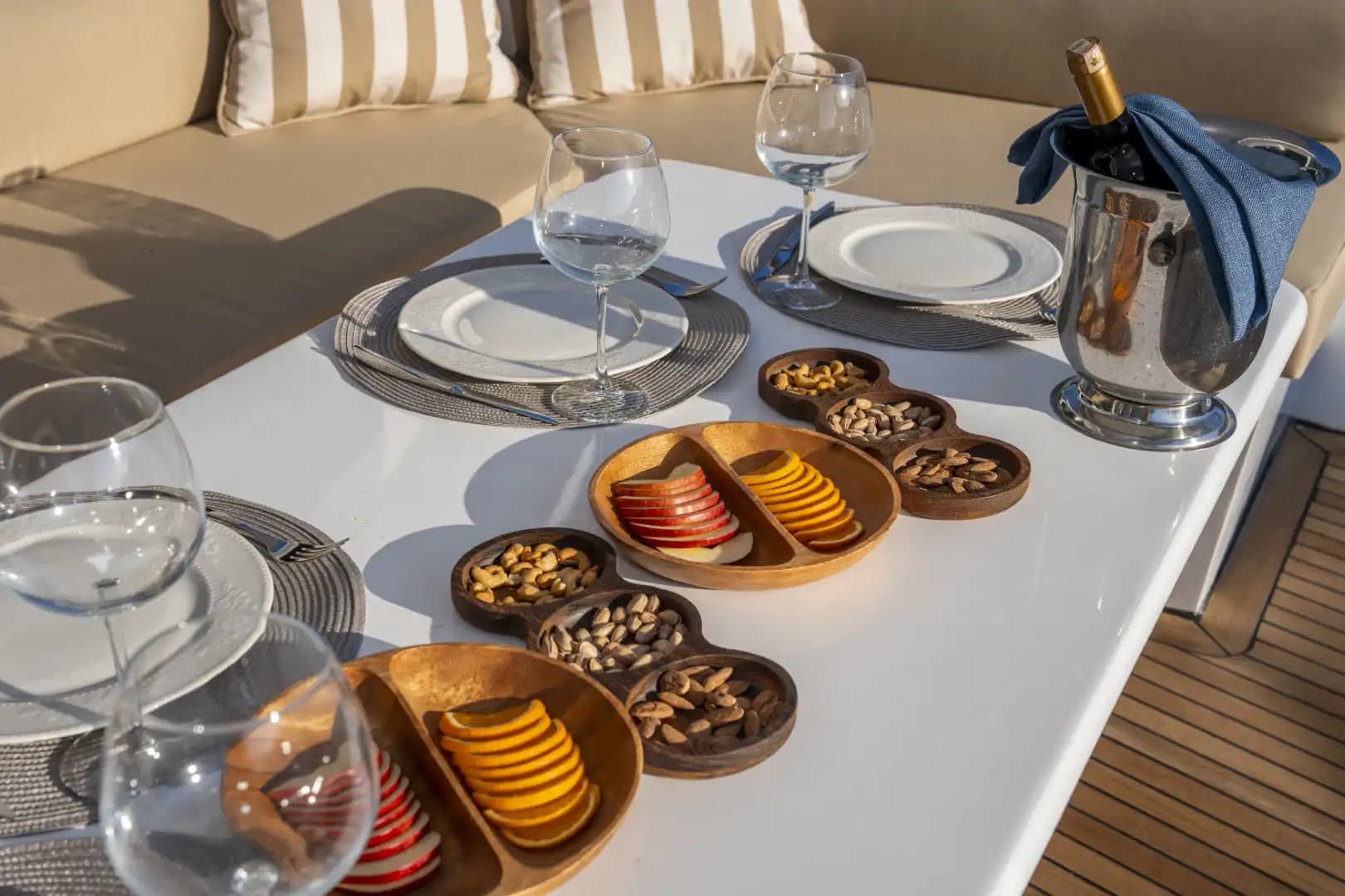 Nuevo 2025 Luxury Trawler: Upper cubierta Master & Accessible Swim Platform 31