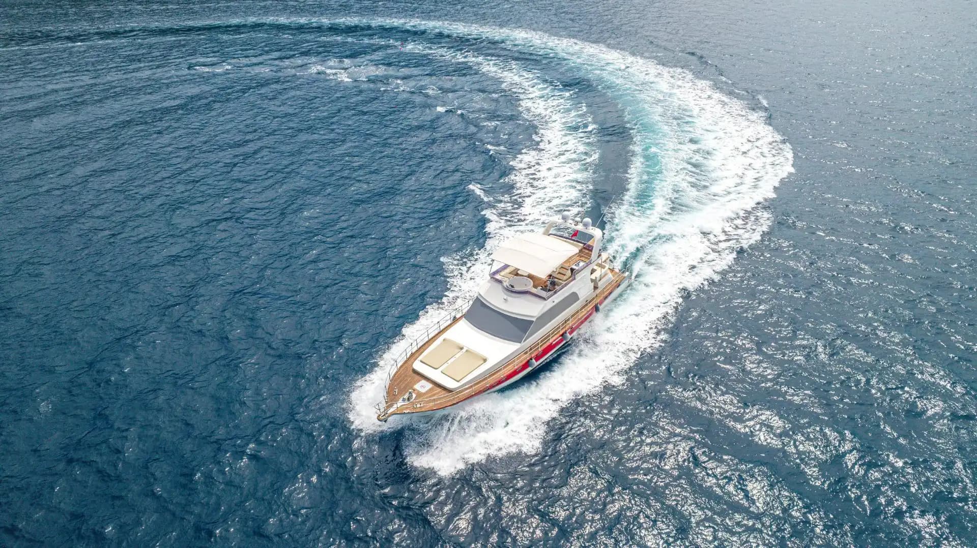 Luxury Motoryacht in Bodrum: 24-Meter, 5-cabines Confortable Croisière turquoise - Fête sur le bateau