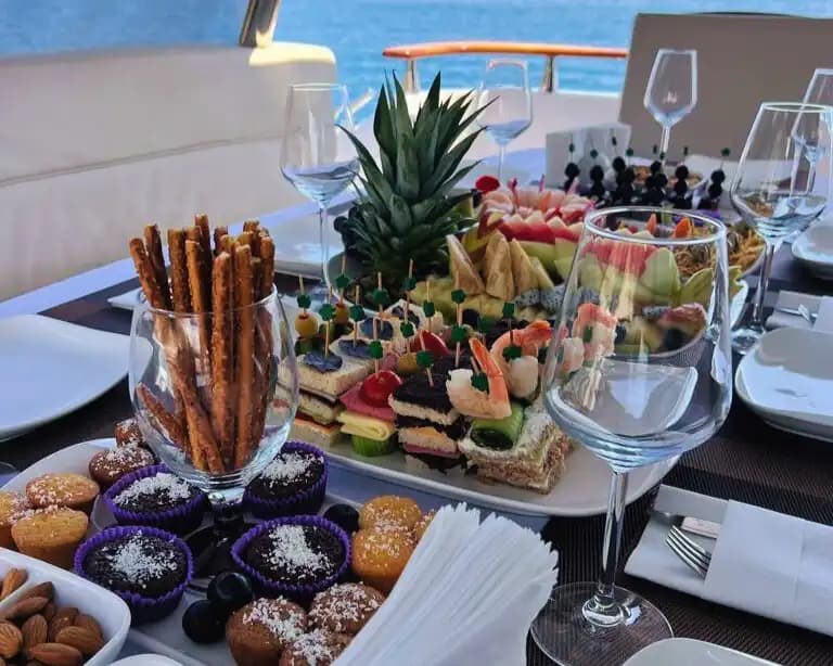 30-Meter Custom-Built Luxury Yacht with 5 Cabins for 10 Guests in Antalya 4