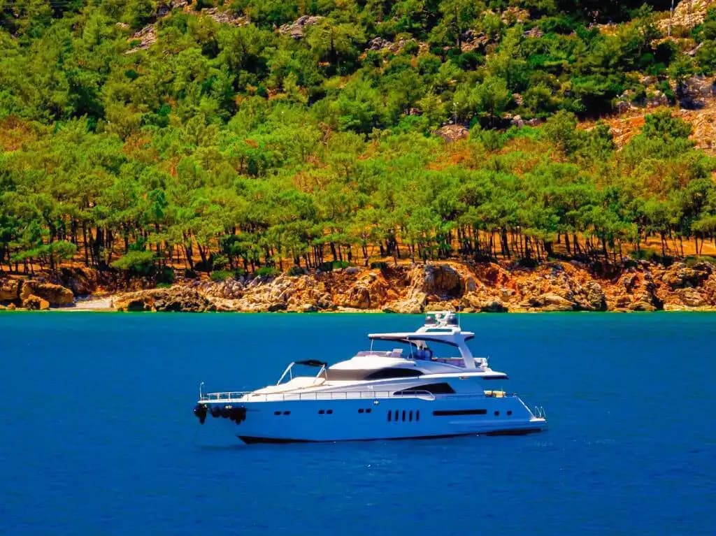 30-Meter Custom-Built Luxury Yacht with 5 Cabins for 10 Guests in Antalya - Party on the Boat