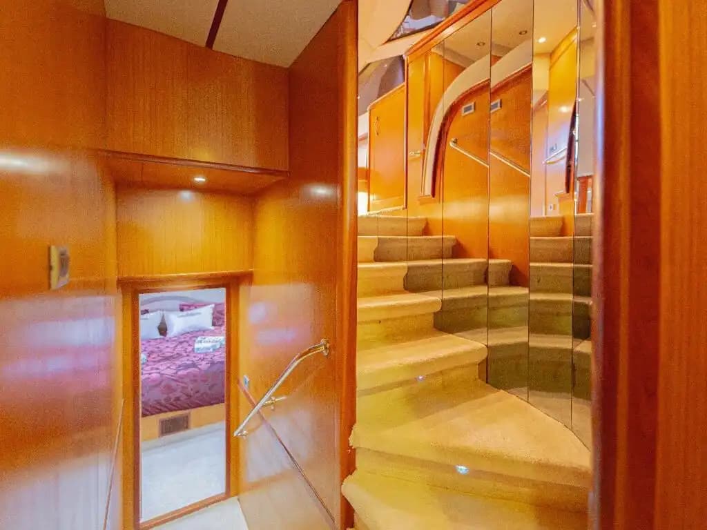 30-Meter Custom-Built Luxury Yacht with 5 Cabins for 10 Guests in Antalya 8