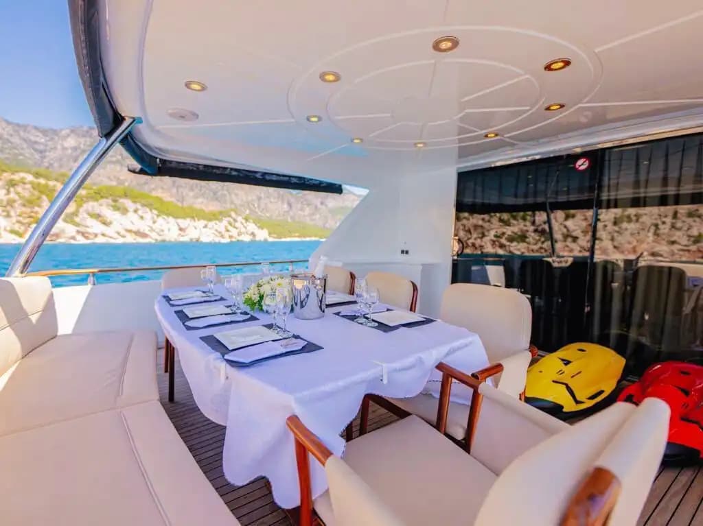 30-Meter Custom-Built Luxury Yacht with 5 Cabins for 10 Guests in Antalya 2