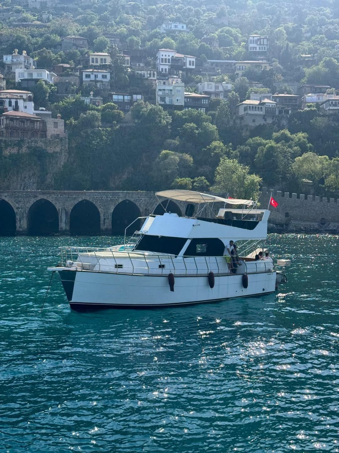 Aguas turquesas de Alanya: Oportunidad económica: Alquiler de barco de 13 metros para 12 personas para recuerdos inolvidables