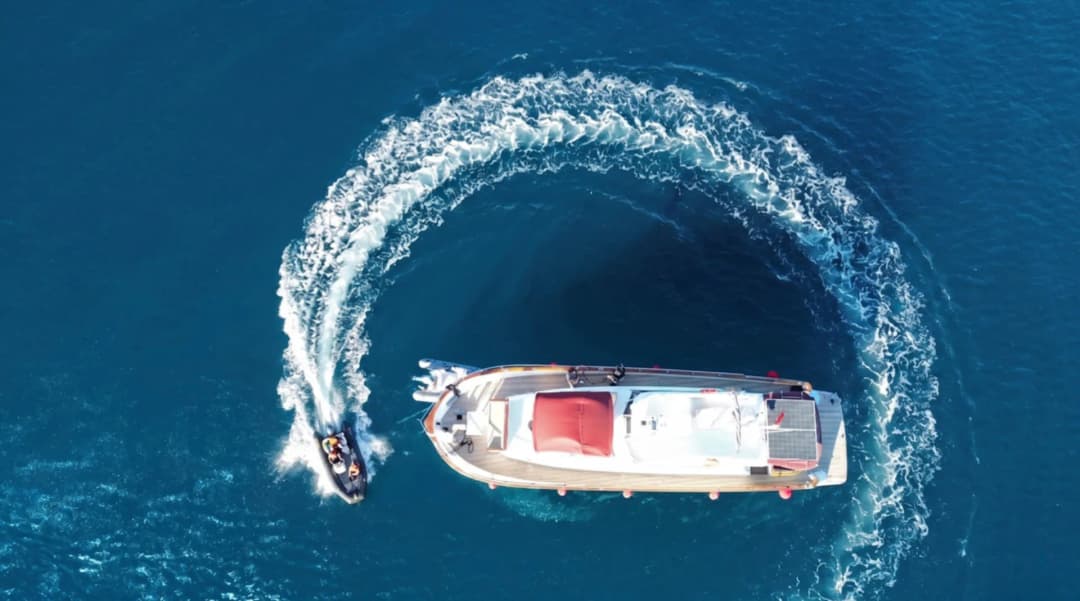 Bodrum'da 17 Metrelik Lüks Motoryat ile 12 Kişilik Eşsiz Deniz Deneyimi
