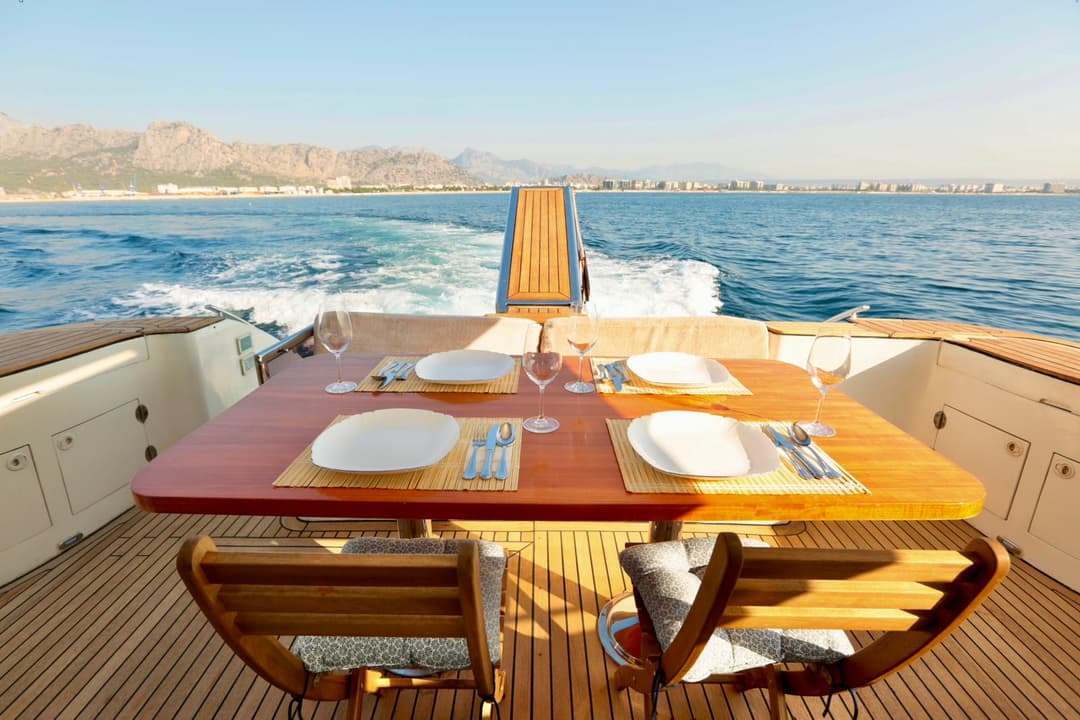 Centre d'Antalya : Yacht à Moteur de Luxe de 19 mètres pour Location à la Journée, Tours de Beldibi, Cascade de Düden, Coucher de Soleil et Célébrations Spéciales