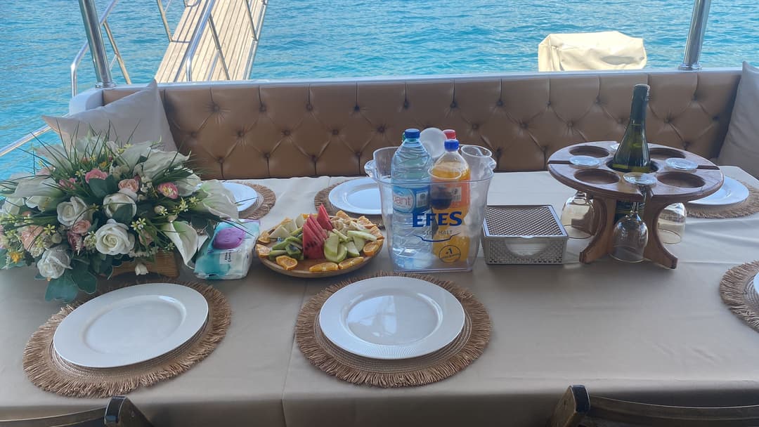 Aguas turquesas de Alanya: Oportunidad económica: Alquiler de barco de 13 metros para 12 personas para recuerdos inolvidables