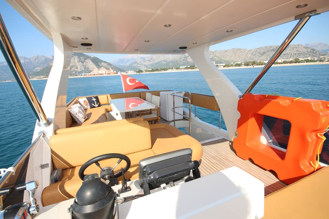 Antalya Centre : Bateau de Luxe de 19 Mètres pour Location à la Journée, Tours à Beldibi & Cascade de Düden, Coucher de Soleil & Célébrations Spéciales