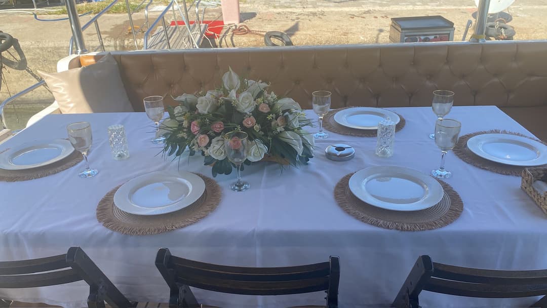 Aguas turquesas de Alanya: Oportunidad económica: Alquiler de barco de 13 metros para 12 personas para recuerdos inolvidables