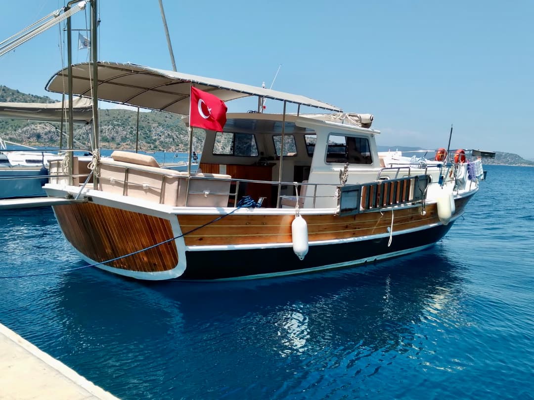 Fethiye: Barco Estándar de 12 Metros para un Agradable Tour de un Día para 8 Personas