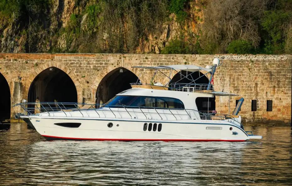 Alanya’da 16 Metrelik Özel Yapım Tekne ile Keyifli Gezi ve Özel Etkinlikler 3