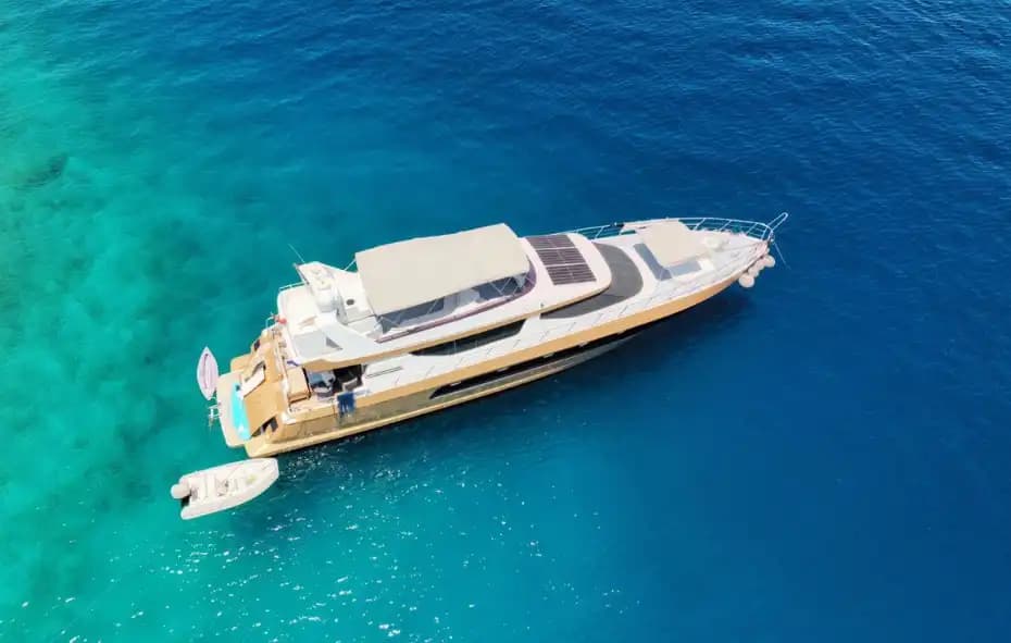 5-Kabine, 10-Personen Motoryacht – Perfekt for Families & Friends 7