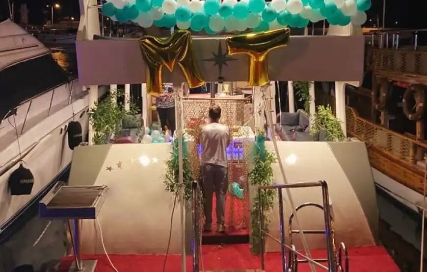 Alanya’da 15 Metre Uzunluğunda, Özel Yapım Geniş ve Konforlu Tekne 9