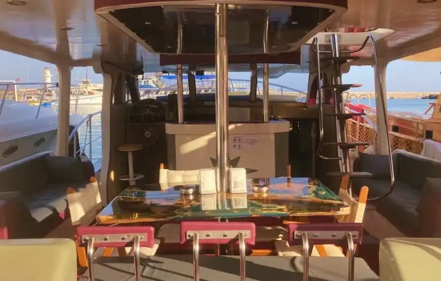 Alanya’da 15 Metre Uzunluğunda, Özel Yapım Geniş ve Konforlu Tekne 7