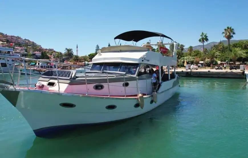Alanya’da 15 Metre Uzunluğunda, Özel Yapım Geniş ve Konforlu Tekne 4