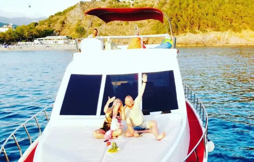 Alanya'da Akdeniz'in Eşsiz Koylarında Özel Yapım Tekne 2