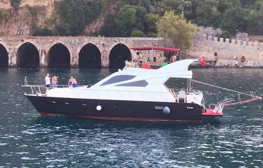 Alanya'da Akdeniz'in Eşsiz Koylarında Özel Yapım Tekne - Yatta Kurumsal Toplantı