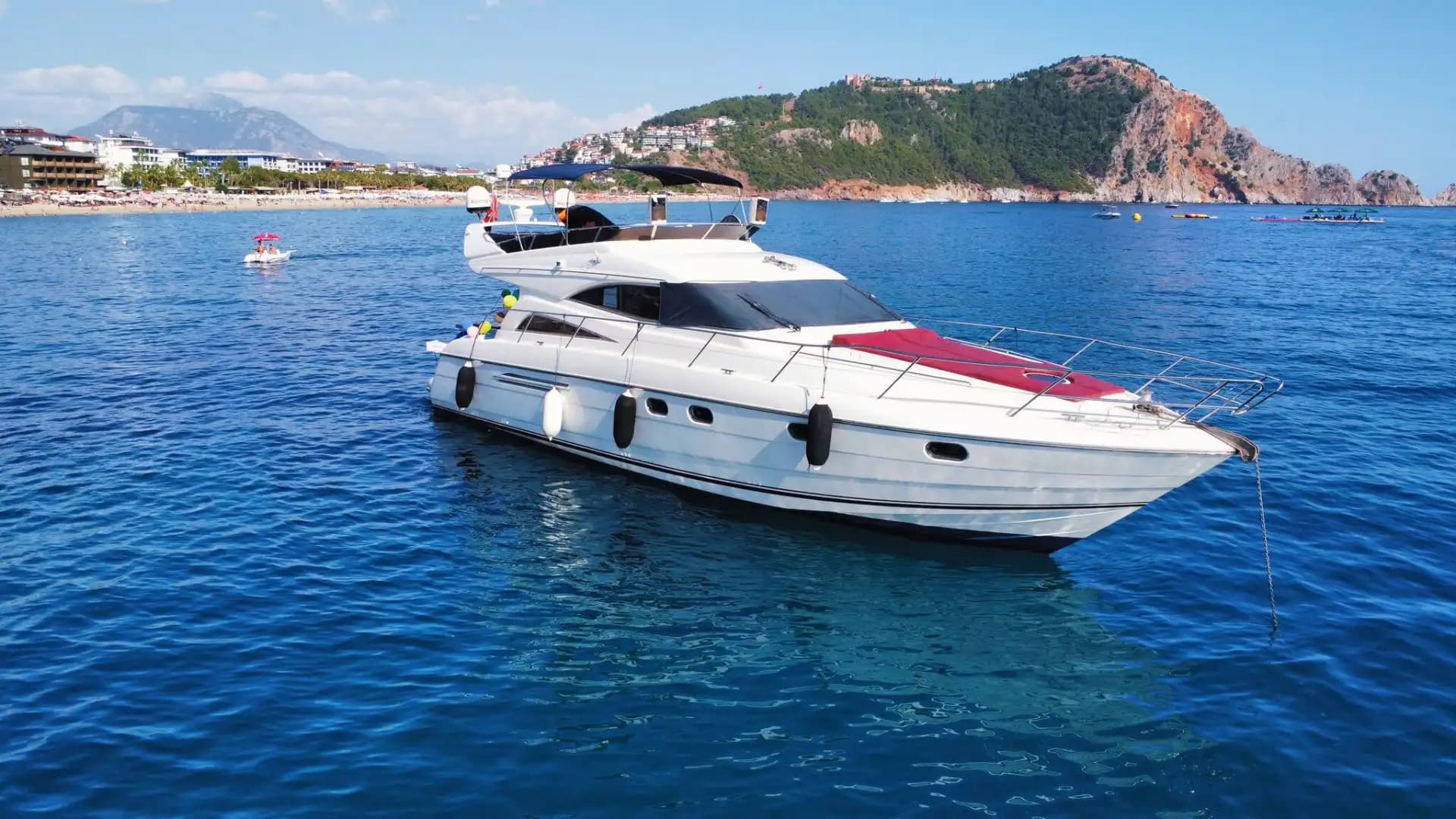 3-cabines, 12-Person Princess Motoryacht for Exclusif Events in Alanya - Réunion d'entreprise sur un yacht