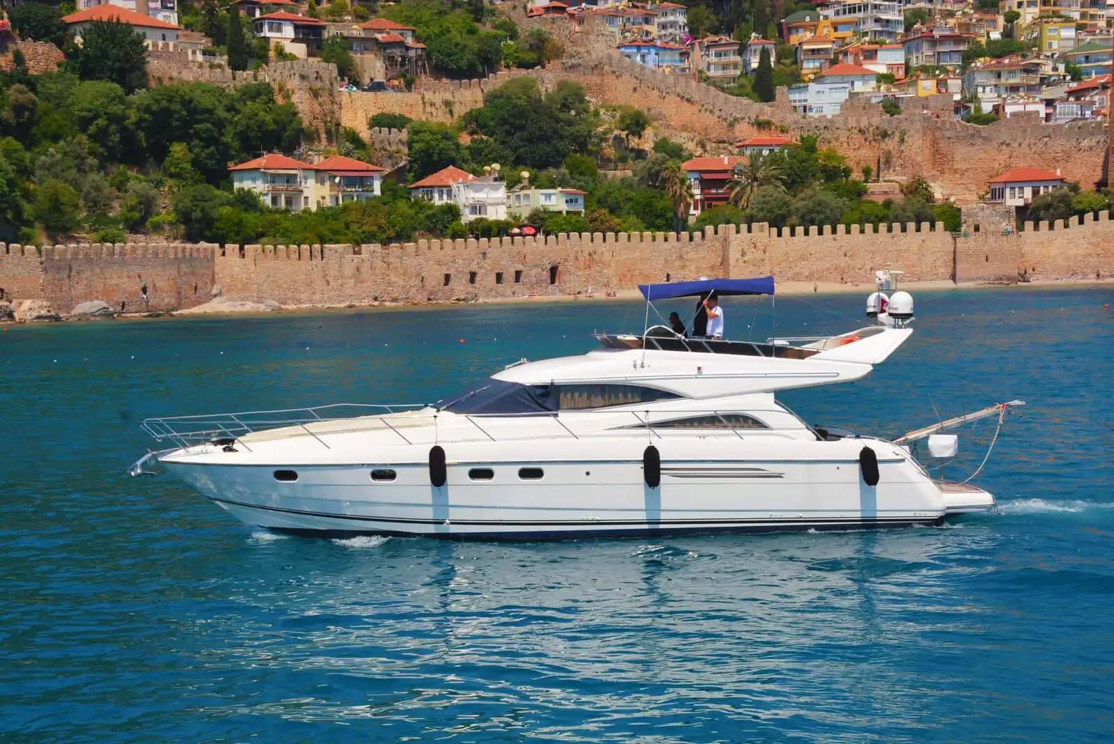 Alanya'da Eşsiz Organizasyonlar İçin 3 Kabinli, 12 Kişi Kapasiteli Princess Marka Motoryat 8