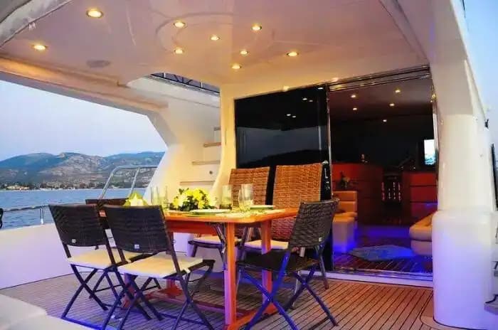 Luxus 16-Meter Princess Motor Jachtvermietung with 3 Kabinen in Alanya 4